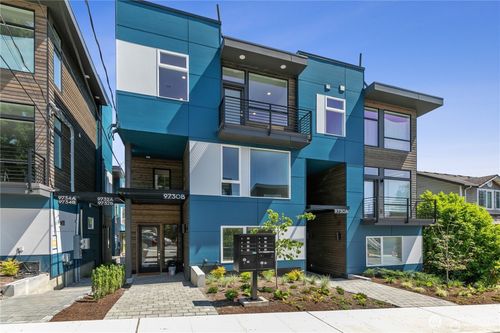 a-9732 Woodlawn Ave N, Seattle, WA, 98103-3530 | Card Image