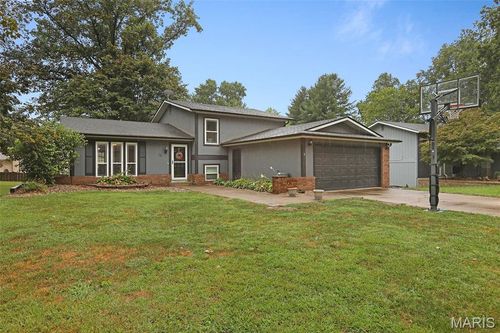76 S Meadow Ln, Glen Carbon, IL, 62034-2763 | Card Image