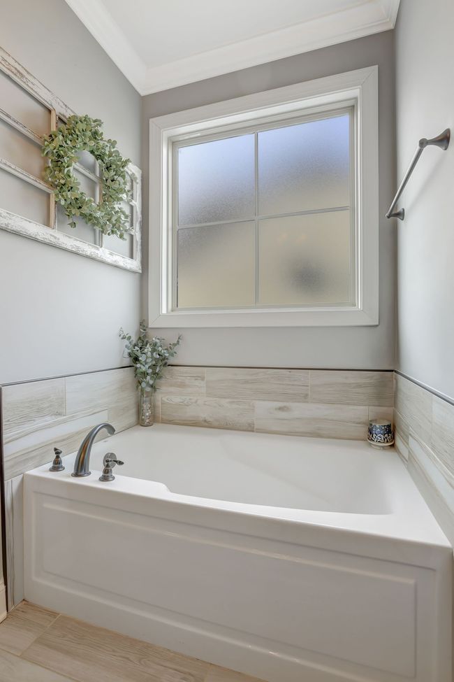 Relax in the soaking tub | Image 14