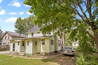 View of front facade featuring a front yard | Image 2