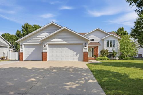 3515 44th Ave S, Fargo, ND, 58104-6673 | Card Image