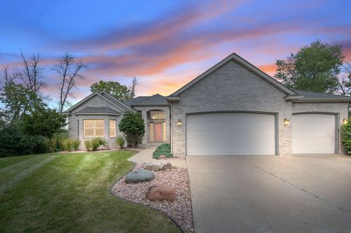 1367 Wolf Cir, Hugo, MN, 55038-4615 | Card Image