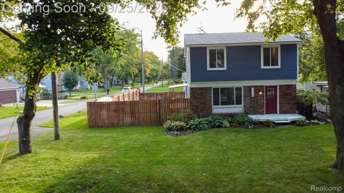 2926 Lansdowne Rd, Waterford Twp, MI, 48329-2992 | Card Image