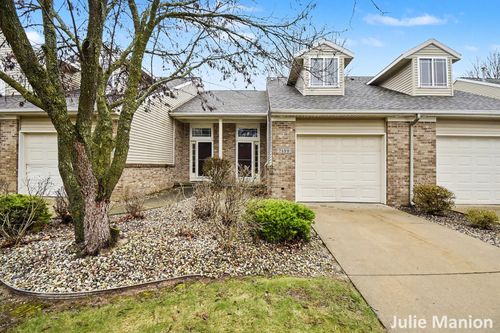 7499 Navajo Valley Dr Sw, Byron Center, MI, 49315-8271 | Card Image