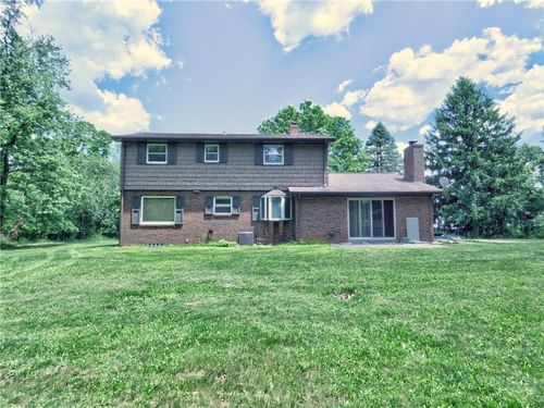 110 Windy Pines Ln, Tarentum, PA, 15084-3214 | Card Image