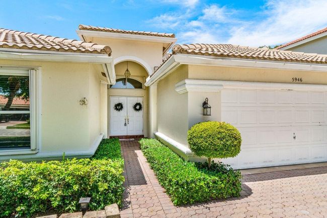 5946 Bay Hill Cir, House other with 4 bedrooms, 2 bathrooms and null parking in Lake Worth FL | Image 4