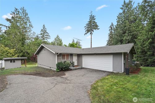 70 E Huckleberry Dr, Grapeview, WA, 98546-9616 | Card Image