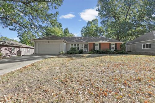 7909 Lamar Ave, Prairie Village, KS, 66208-4852 | Card Image