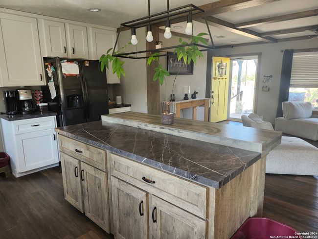 694 Las Palomas Dr, House other with 3 bedrooms, 2 bathrooms and null parking in Lytle TX | Image 7