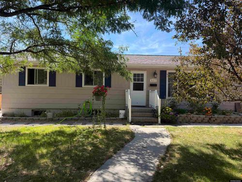 827 Northpointe Dr, Riverton, WY, 82501-3364 | Card Image