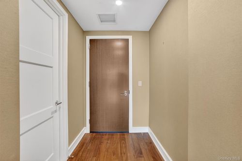 apt-19b-5 Renaissance Sq, White Plains, NY, 10601-3046 | Card Image