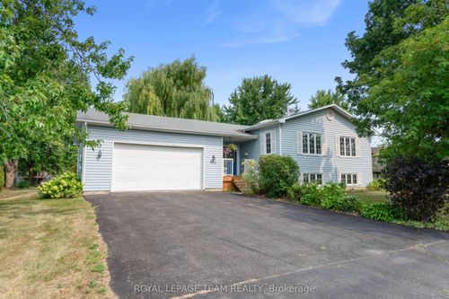 432 Queen St, Winchester, ON, K0C2K0 | Card Image
