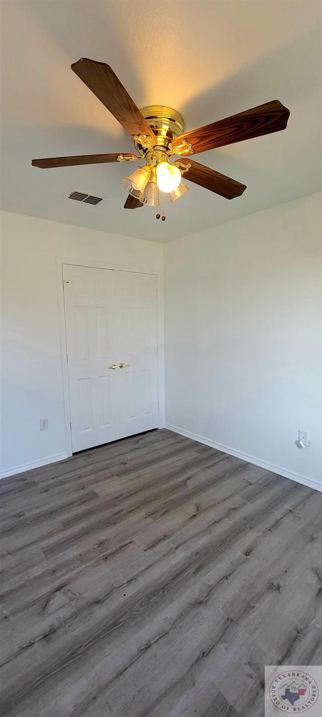 127 - 127 Us Highway 82 E, House other with 2 bedrooms, 1 bathrooms and null parking in Annona TX | Image 4