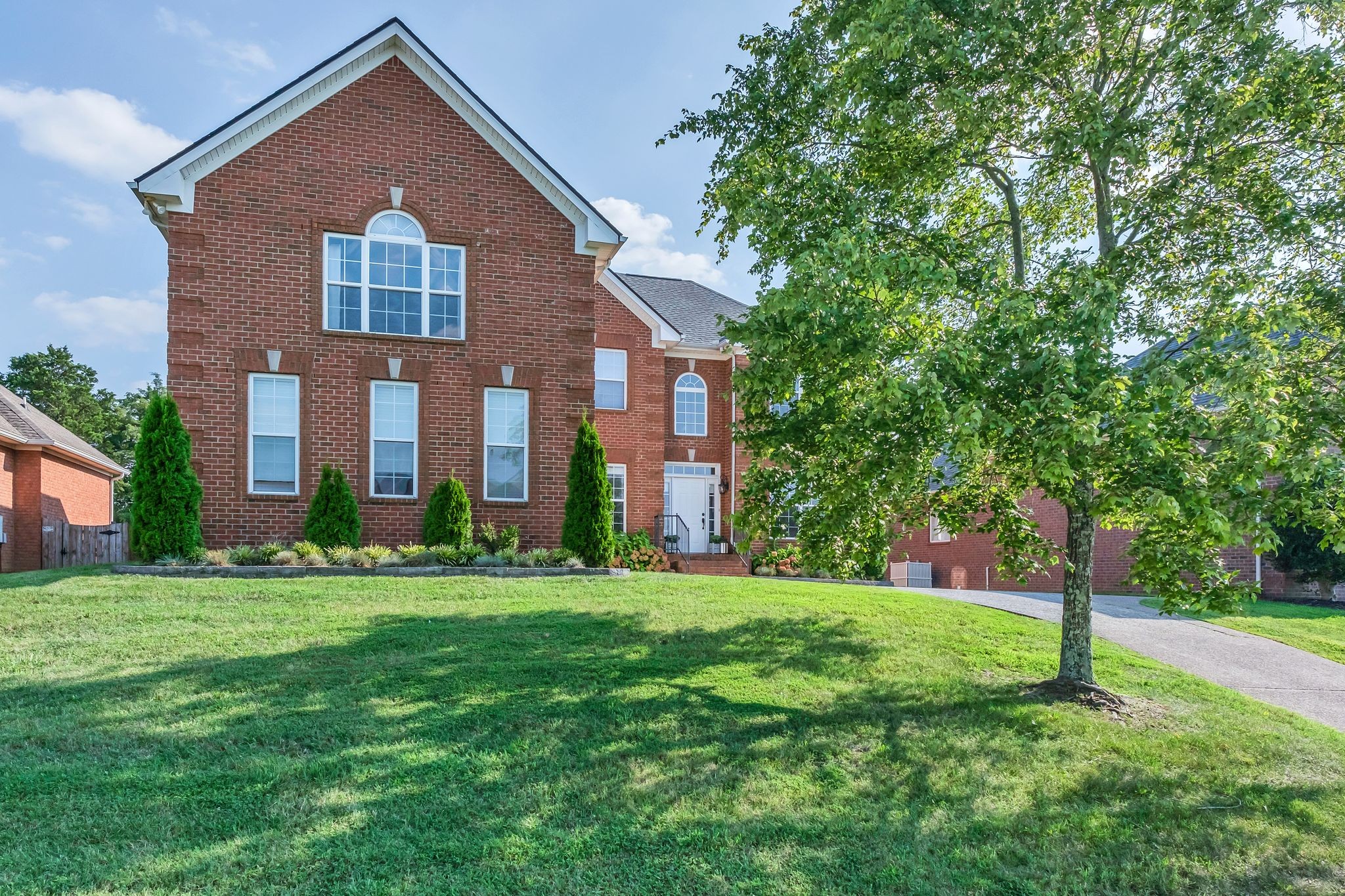 Cedar Rock Dr, Nashville, TN 37211