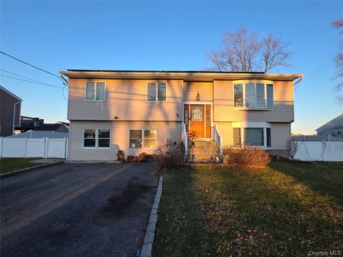 98 Andrew Ave, Islip Terrace, NY, 11752-2321 | Card Image