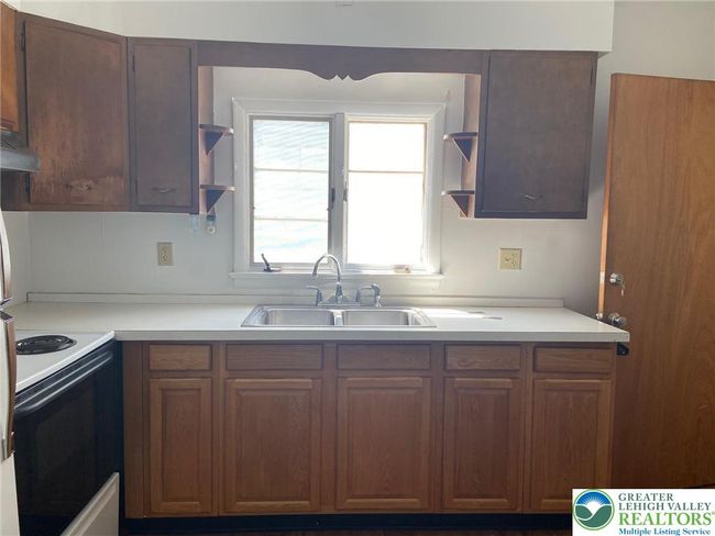 APT-2ND - 232 W Catawissa St, Condo with 2 bedrooms, 1 bathrooms and null parking in Nesquehoning PA | Image 10