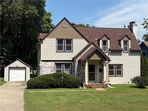 734 E Manor Rd, Independence, MO, 64055-1727 | Card Image