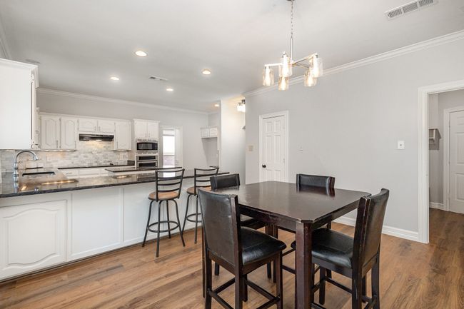 Breakfast area with pull up bar | Image 8