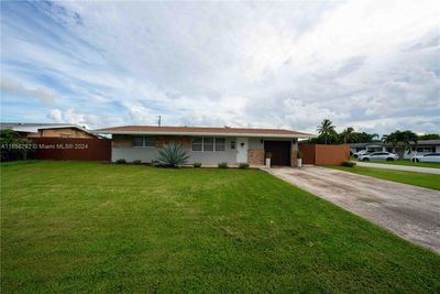 7930 Nw 12th St, House other with 2 bedrooms, 1 bathrooms and null parking in Pembroke Pines FL | Image 2