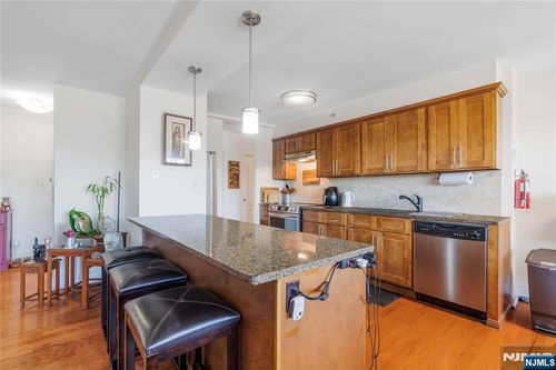 60 Parkway Dr, East Orange, NJ, 07017 | Card Image