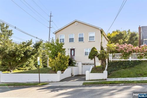 86 Nevins St, Rutherford, NJ, 07070-2551 | Card Image