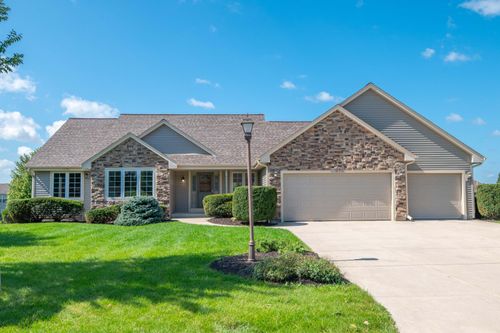 W173N10167 Woodbridge Ln, Germantown, WI, 53022-4610 | Card Image