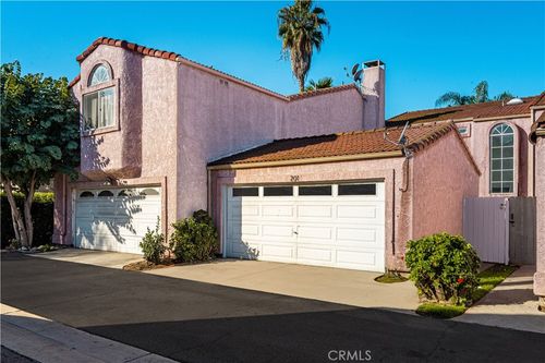 201 Racquet Club Dr, Compton, CA, 90220-3191 | Card Image