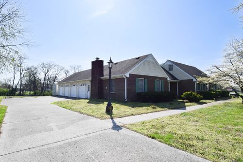 1059 Robertson Rd, Gallatin, TN, 37066-4824 | Card Image