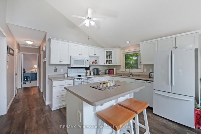 1093 Comak Cres, House other with 3 bedrooms, 2 bathrooms and 4 parking in Algonquin Highlands ON | Image 14