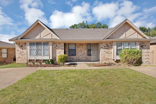 1709 Patricia St, Arlington, TX, 76012-3744 | Card Image