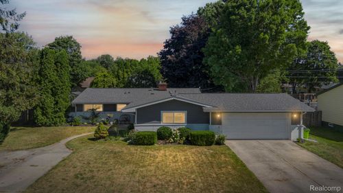 9194 Oakview Dr, Swartz Creek, MI, 48473-1046 | Card Image