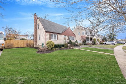 204 Maeder Ave, Merrick, NY, 11566-2023 | Card Image