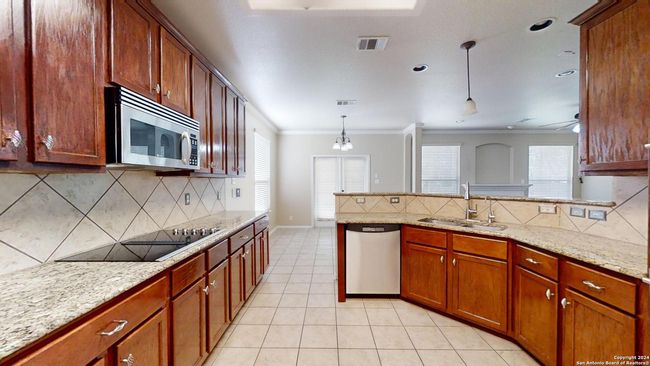 545 Triple Crown, House other with 4 bedrooms, 4 bathrooms and null parking in Schertz TX | Image 10