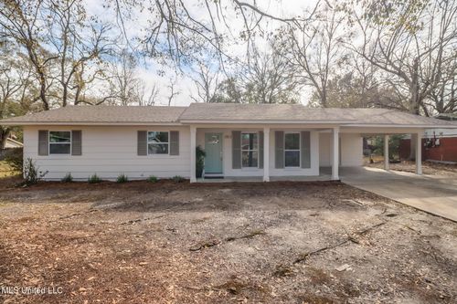 2813 Nina Dr, Picayune, MS, 39466-4925 | Card Image