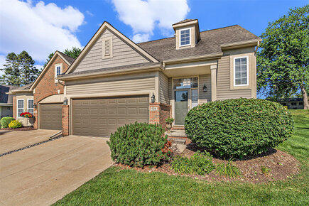 Sloane Ct, White Lake, MI 48386