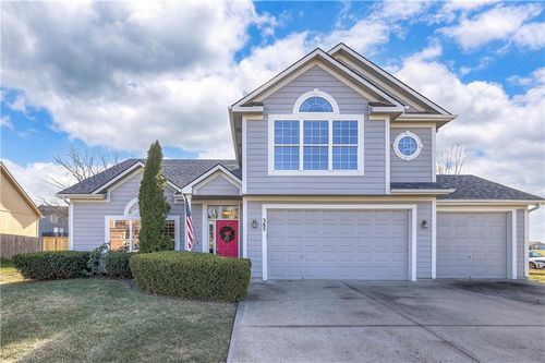 385 W Sunset St, Gardner, KS, 66030-1653 | Card Image