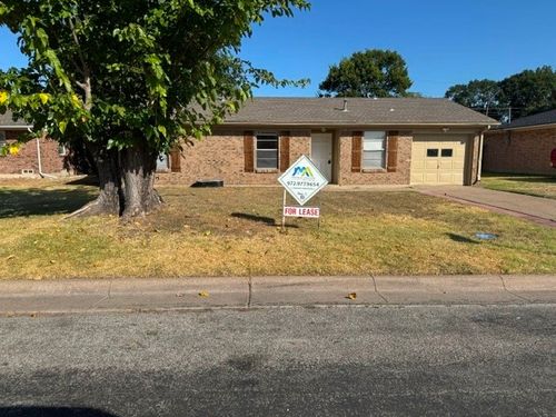 111 Freeman St, Terrell, TX, 75160-1526 | Card Image