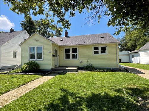 311 W Kreke Ave, Effingham, IL, 62401-2729 | Card Image