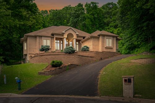 1178 Aspen Valley Dr, Onalaska, WI, 54650-8223 | Card Image