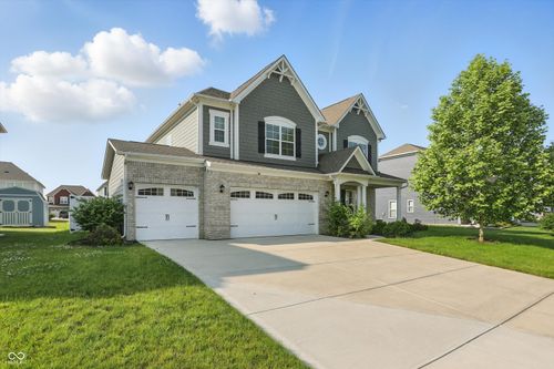 1221 Hamilton Dr, Greenwood, IN, 46143-5530 | Card Image