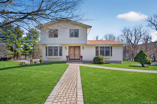 15 Rena Marie Cir, Washingtonville, NY, 10992-1905 | Card Image