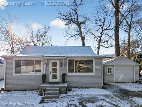 636 Lakeview Dr, White Lake, MI, 48386-3016 | Card Image