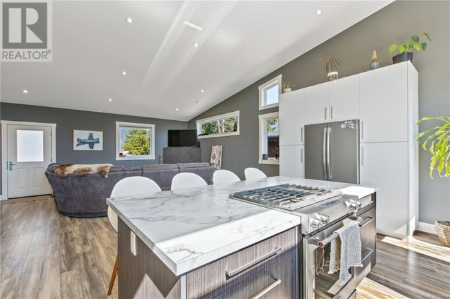 1992 Athlone Rd, House other with 4 bedrooms, 4 bathrooms and 2 parking in Ucluelet BC | Image 12