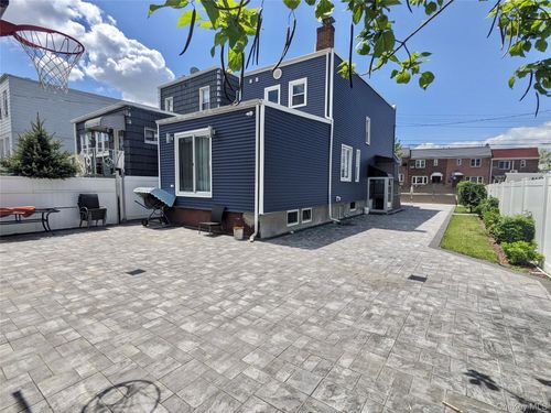 58 61st St, Maspeth, NY, 11378-2810 | Card Image