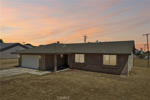 14660 Manzano Rd, Victorville, CA, 92392-8683 | Card Image