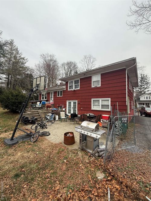 31 E Vincent St, Elmsford, NY, 10523 | Card Image