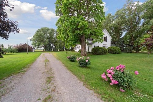21665 Frost Rd, Merrill, MI, 48637-9504 | Card Image