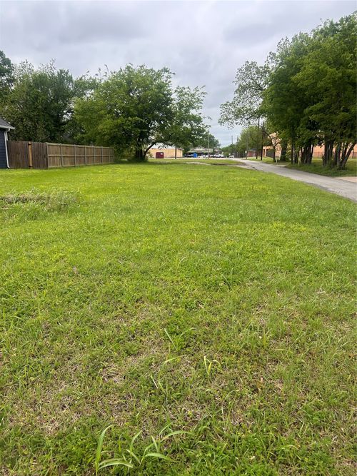 720 S Montgomery St, Sherman, TX, 75090-7900 | Card Image