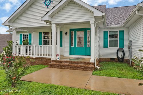 611 Imperial Dr, Sparta, TN, 38583-8733 | Card Image