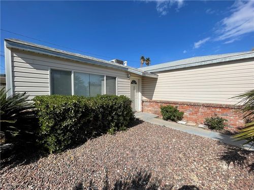 590 National St, Henderson, NV, 89015-7424 | Card Image